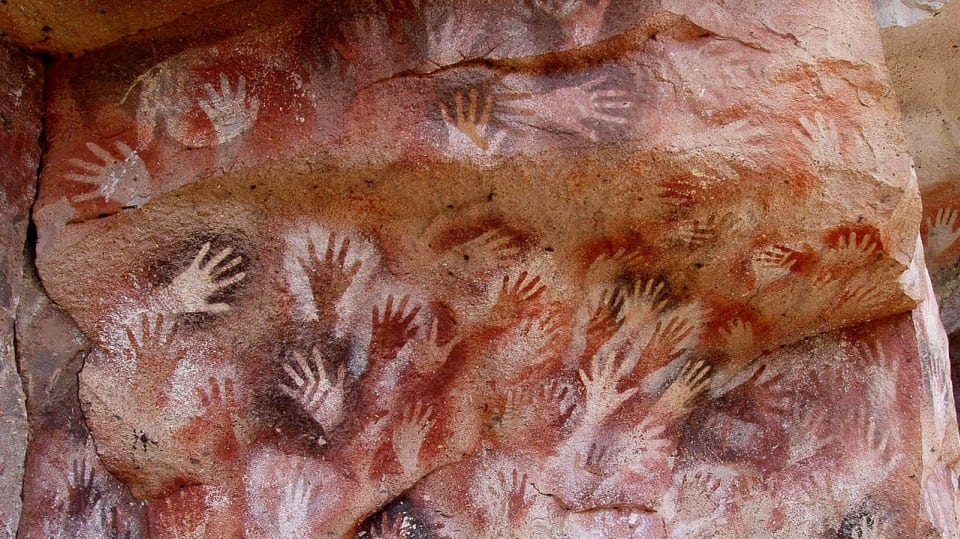 Tajemné prehistorické dlaně - důkaz práce šamanů?